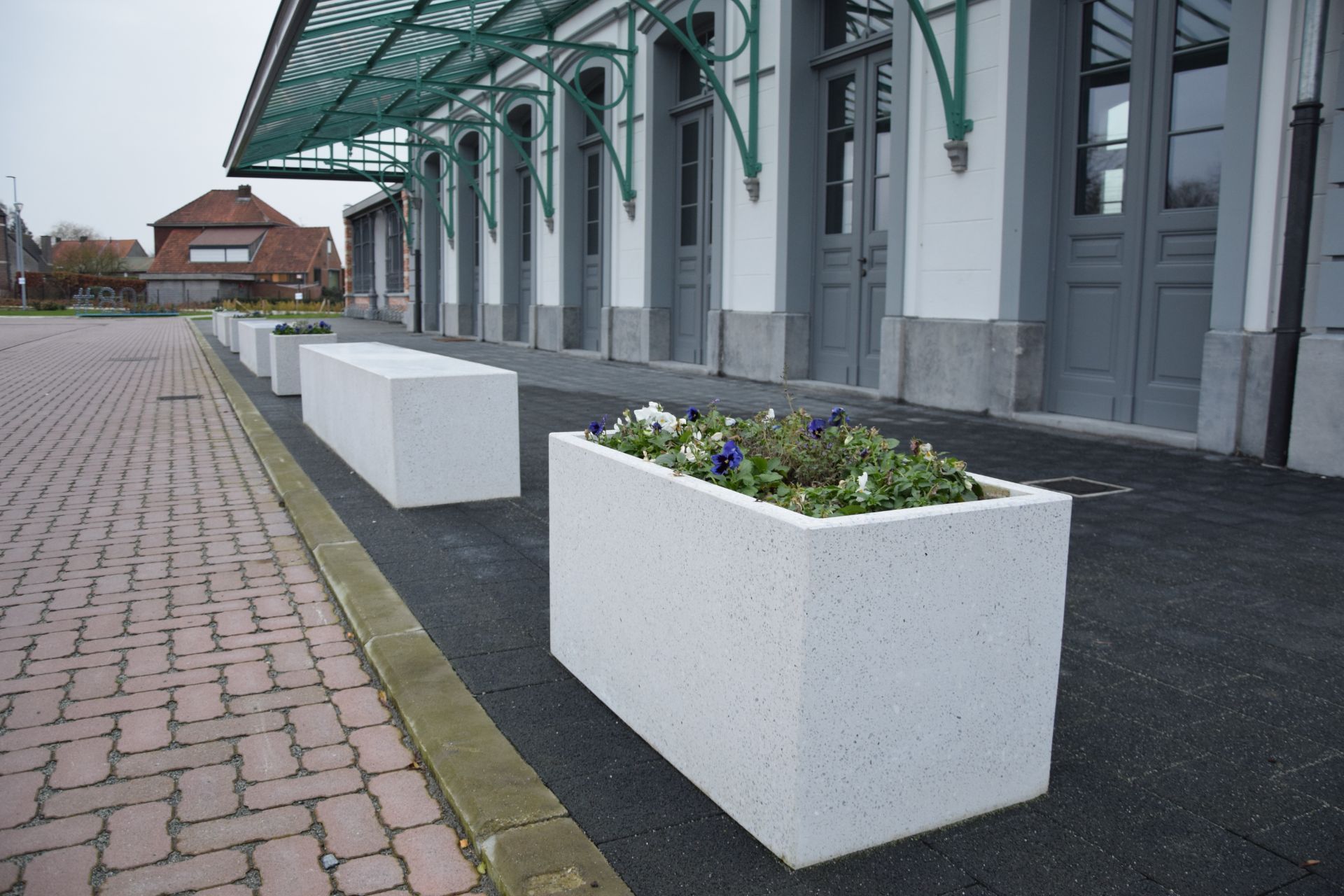 Planten- en bloembakken in beton.